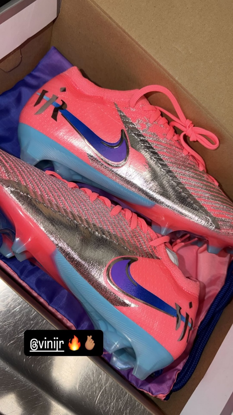 体育数据-了却一桩心愿！索博斯洛伊晒维尼修斯送给自己的专属战靴