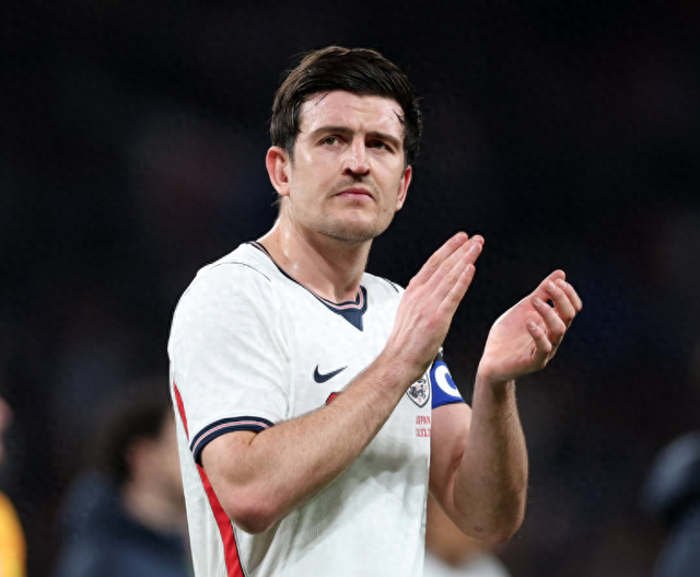 APP下载-主场0-1负日本！英格兰球迷炸锅：历史级耻辱 数万人狂嘘|世界杯|英格兰足球队|日本足球队|FIFA|梅努_新浪体育_新浪新闻